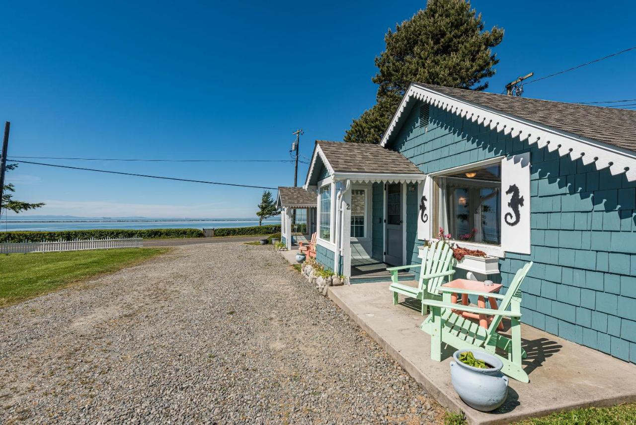 Juan De Fuca Waterfront Hotel & Cottages Скуим Екстериор снимка