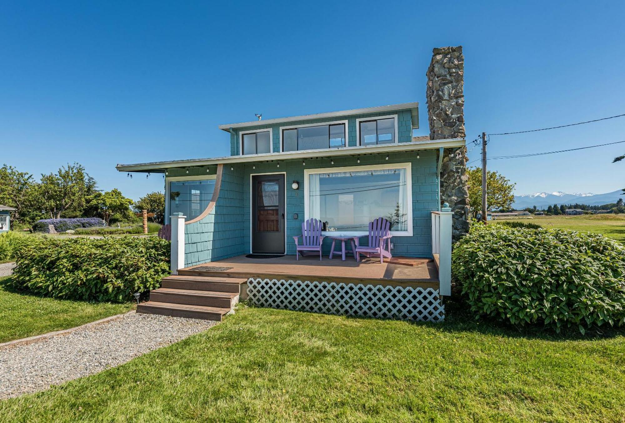 Juan De Fuca Waterfront Hotel & Cottages Скуим Екстериор снимка