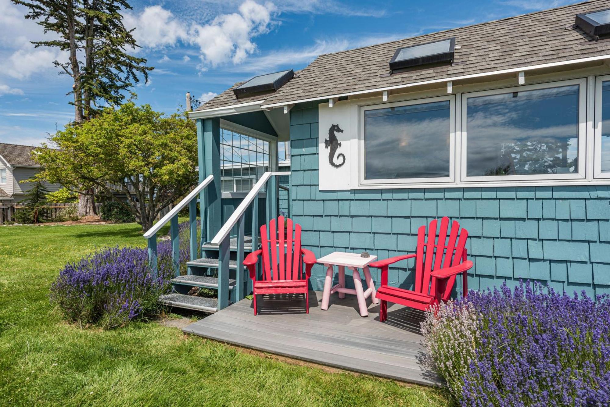 Juan De Fuca Waterfront Hotel & Cottages Скуим Екстериор снимка