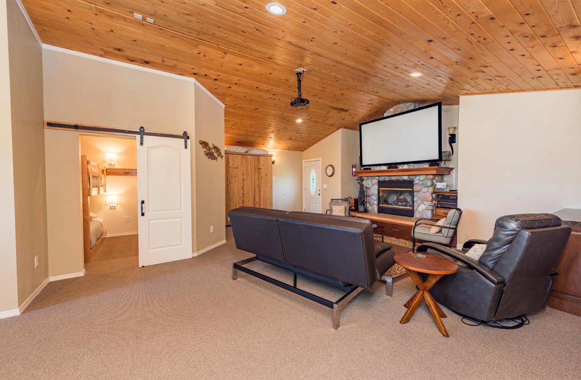 Juan De Fuca Waterfront Hotel & Cottages Скуим Екстериор снимка