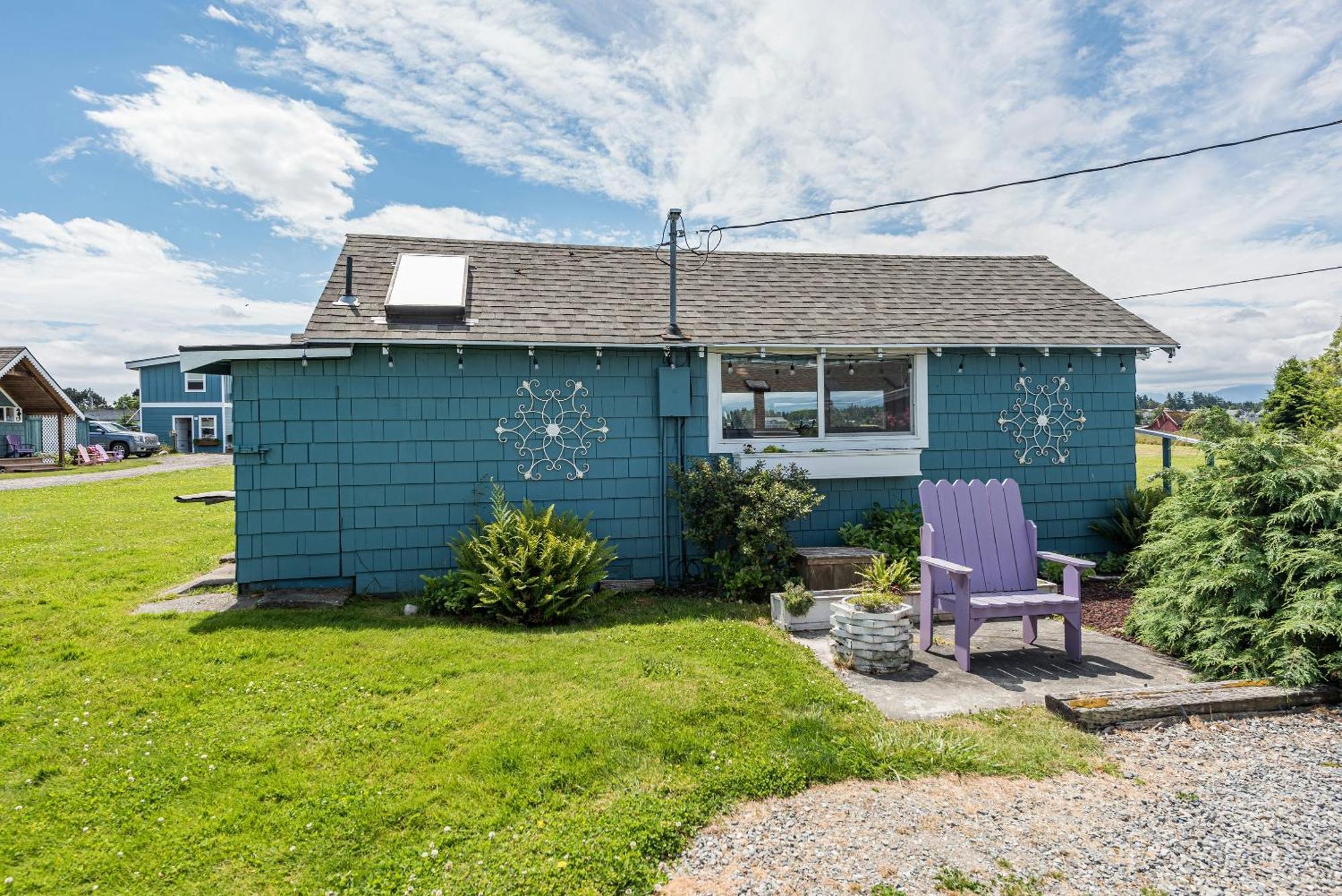 Juan De Fuca Waterfront Hotel & Cottages Скуим Екстериор снимка